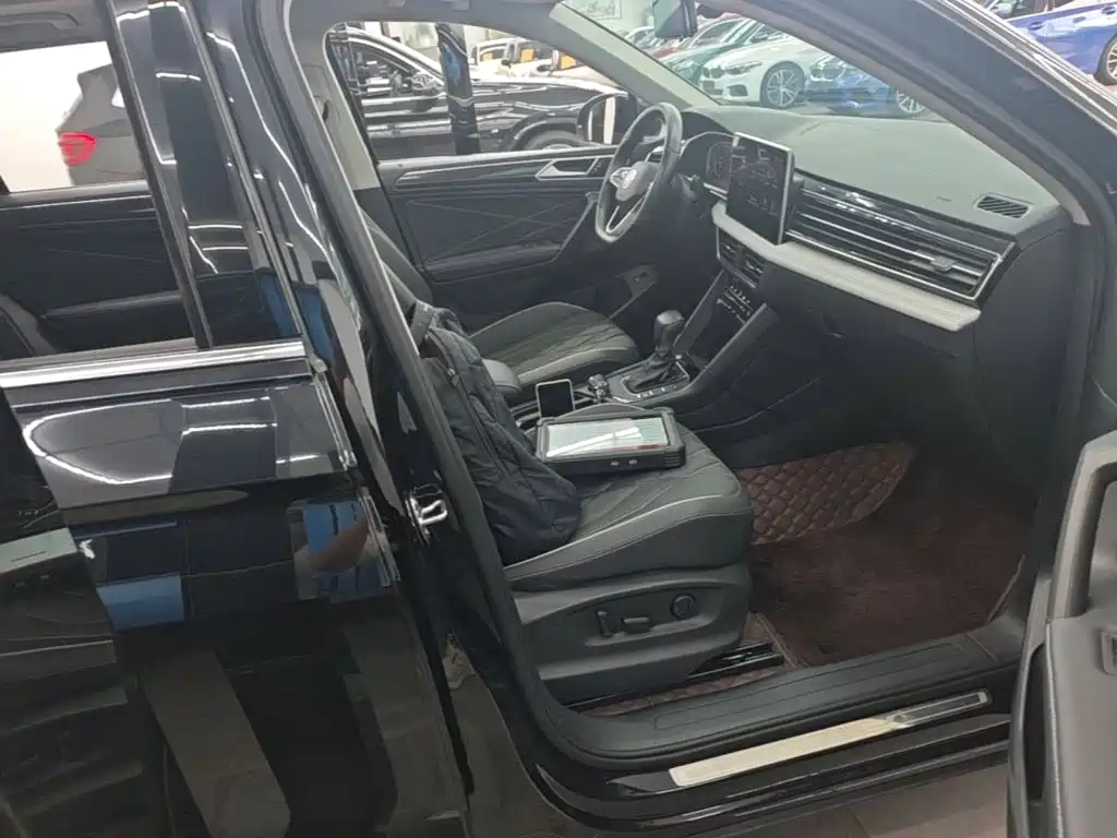 Volkswagen Tiguan L 2023 — фото 25