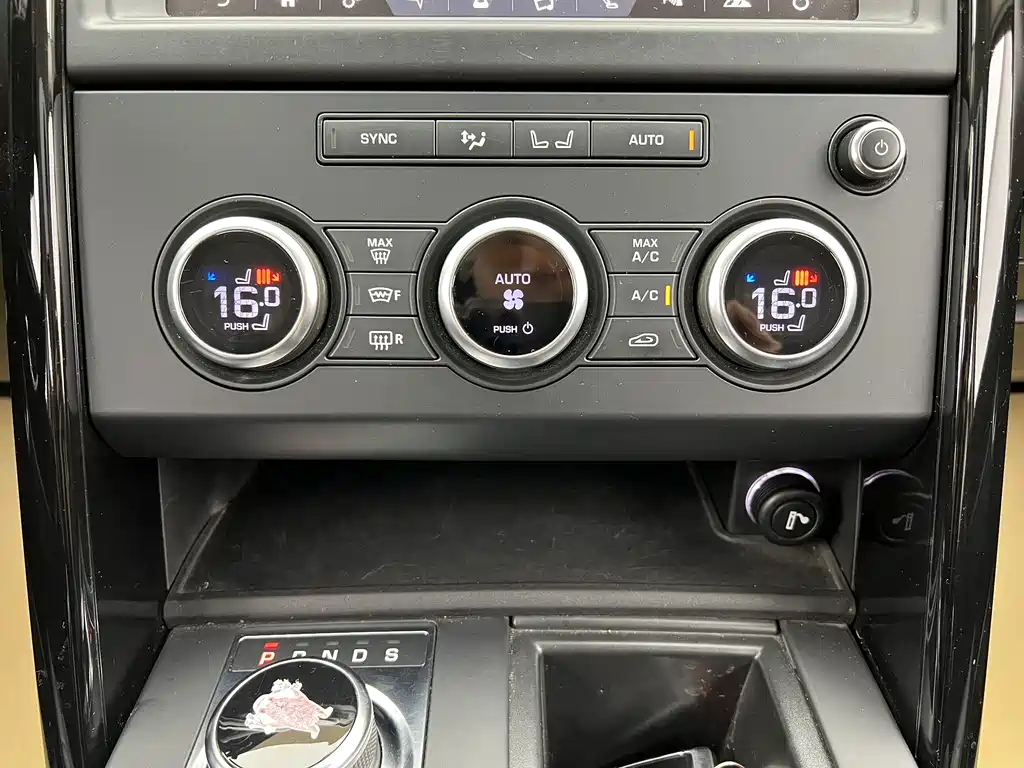 Land Rover Discovery 2018 — фото 25