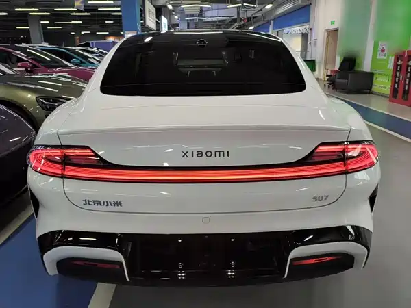 Xiaomi SU7 2024