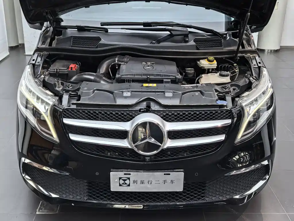 Mercedes-Benz V-Class 2021 — фото 18
