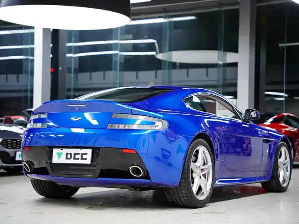Aston Martin V8 Vantage 2017