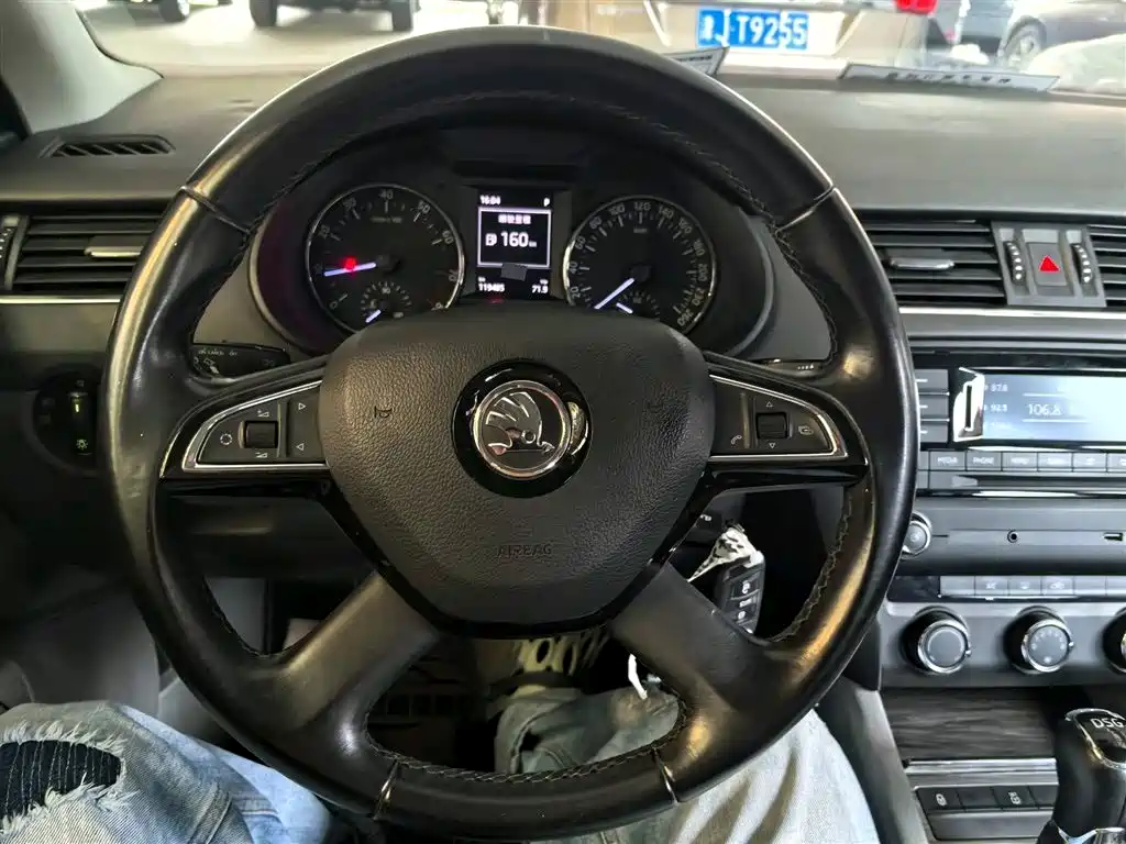 Skoda Octavia 2014 — фото 10
