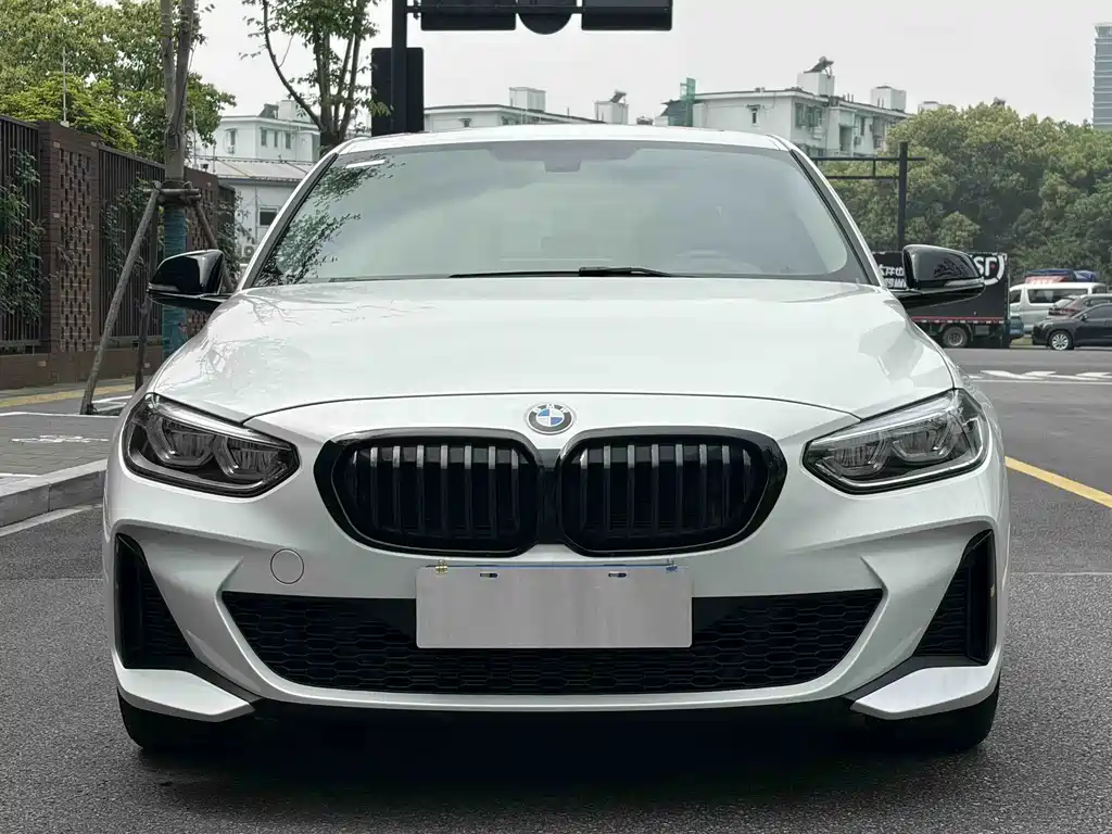 BMW 1 Series 2023 — фото 2