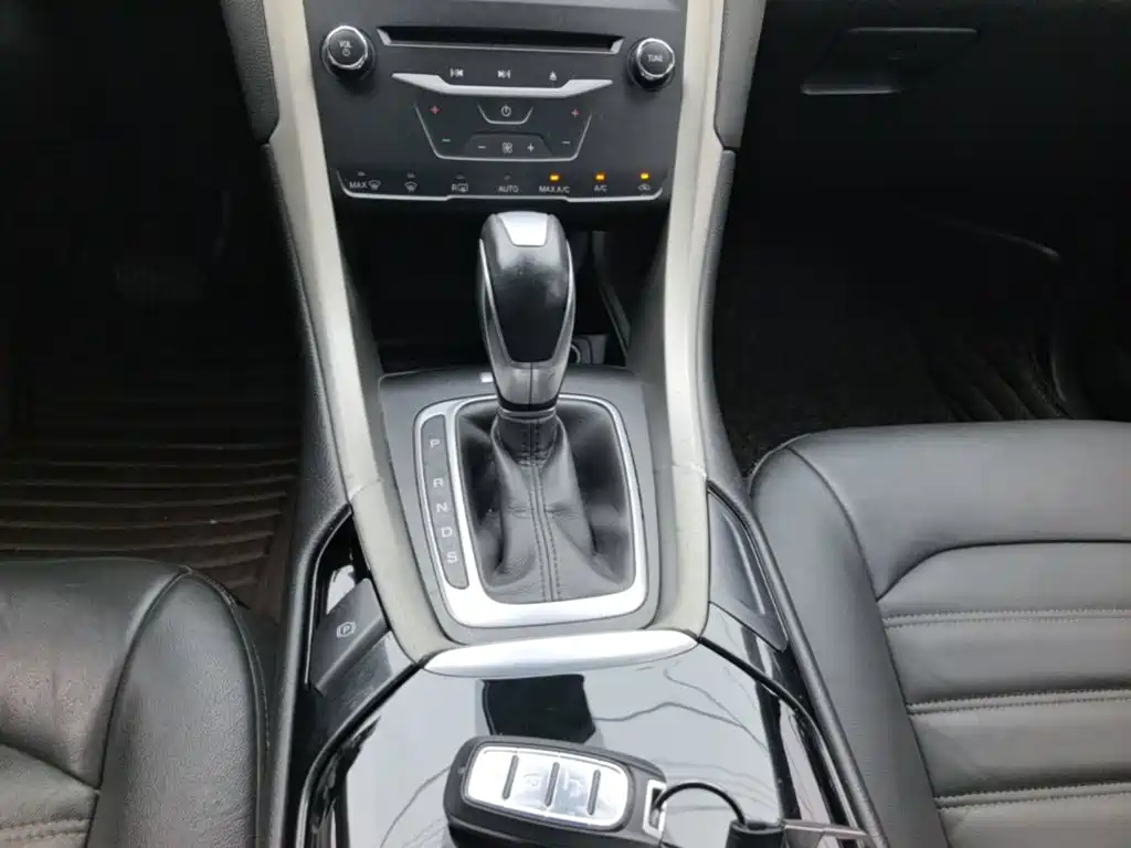 Ford Mondeo 2014 — фото 10