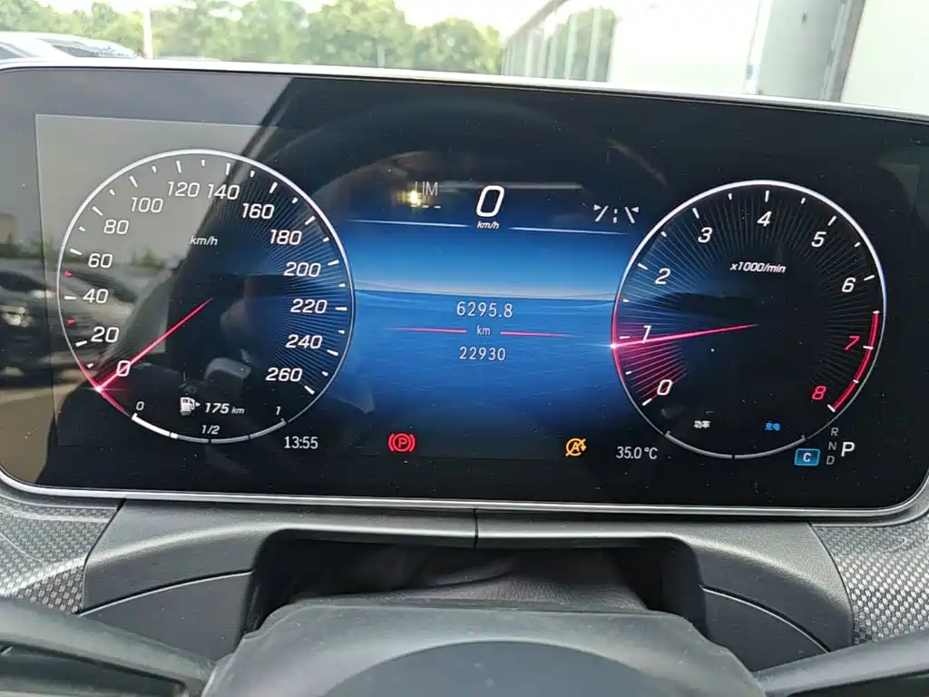 Mercedes-Benz C-Class 2023 — фото 12