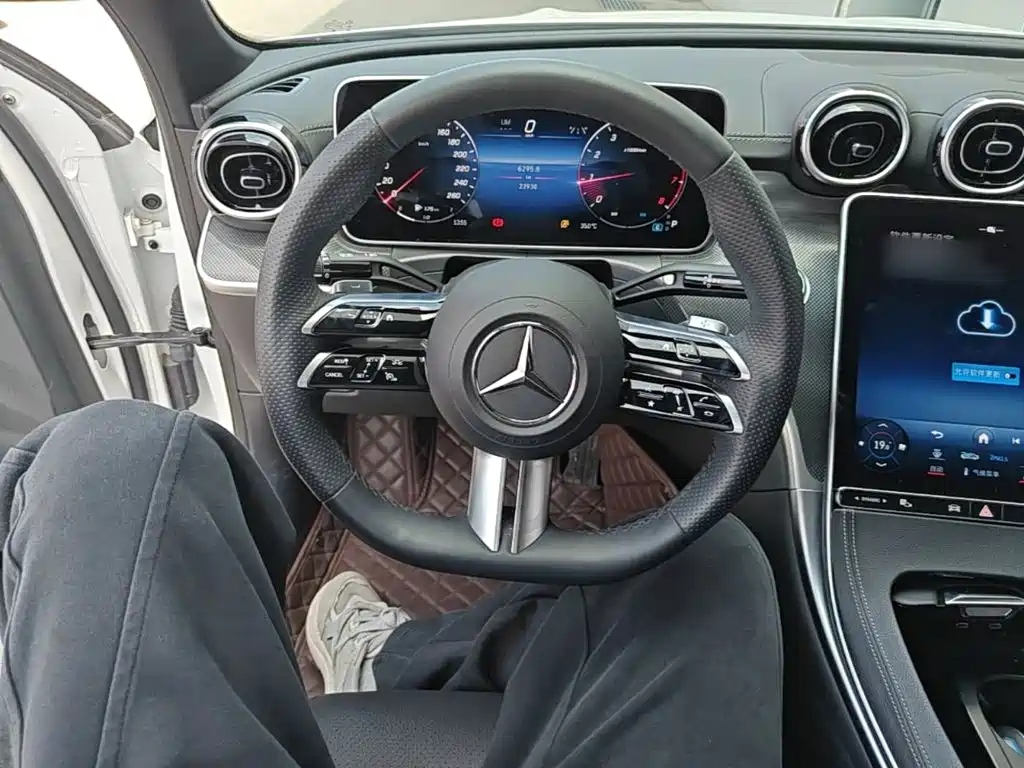 Mercedes-Benz C-Class 2023 — фото 11