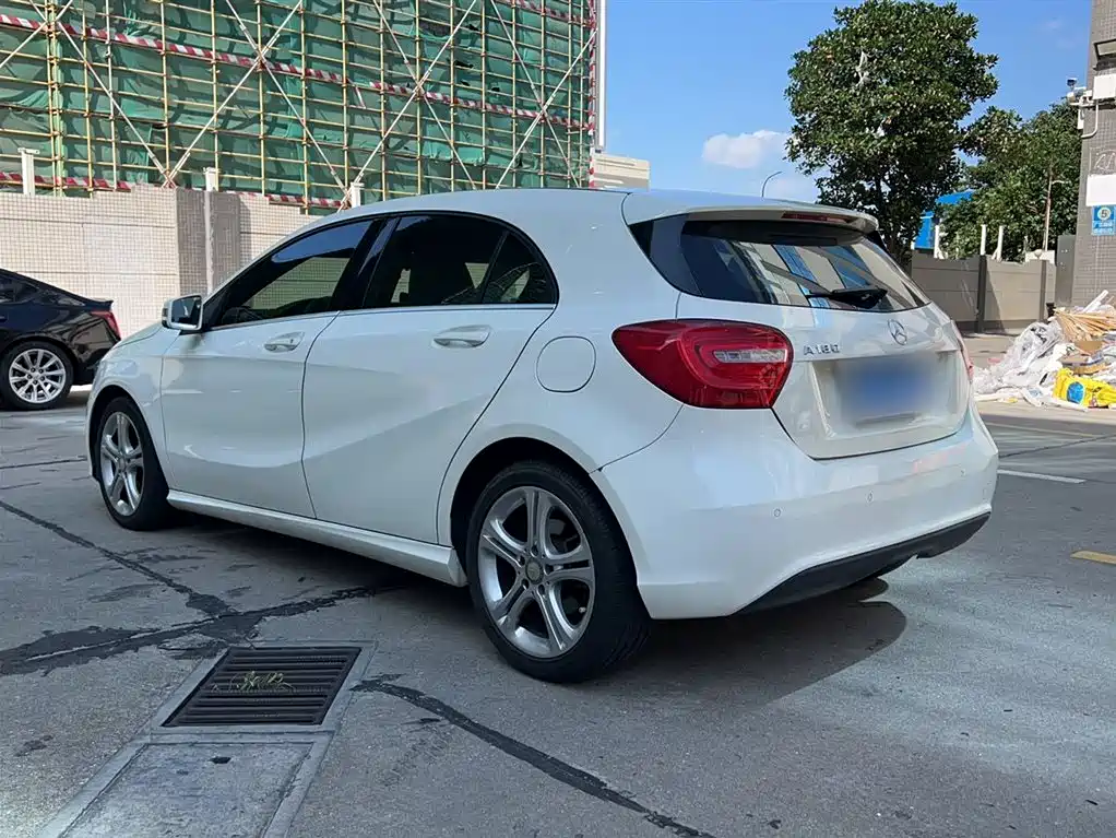 Mercedes-Benz A-Class 2015 — фото 16