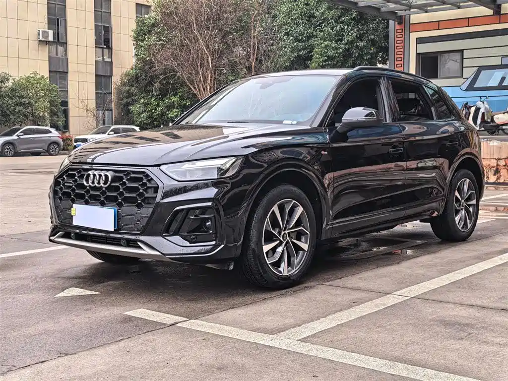 Audi Q5L 2023 — фото 1