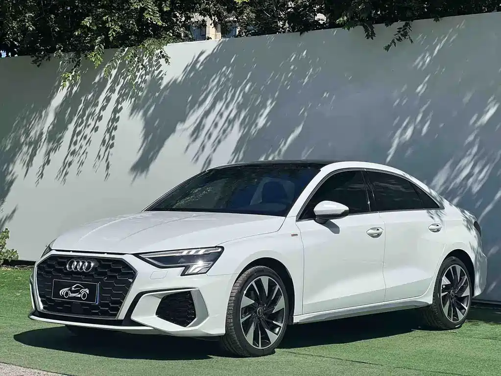 Audi A3 2024 — фото 1