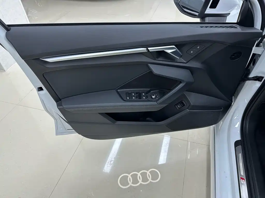 Audi A3 2023 — фото 11