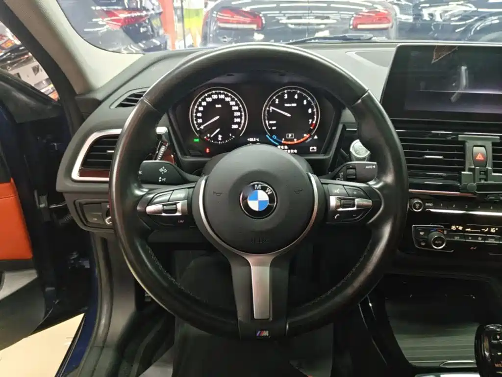 BMW 1 Series 2021 — фото 11