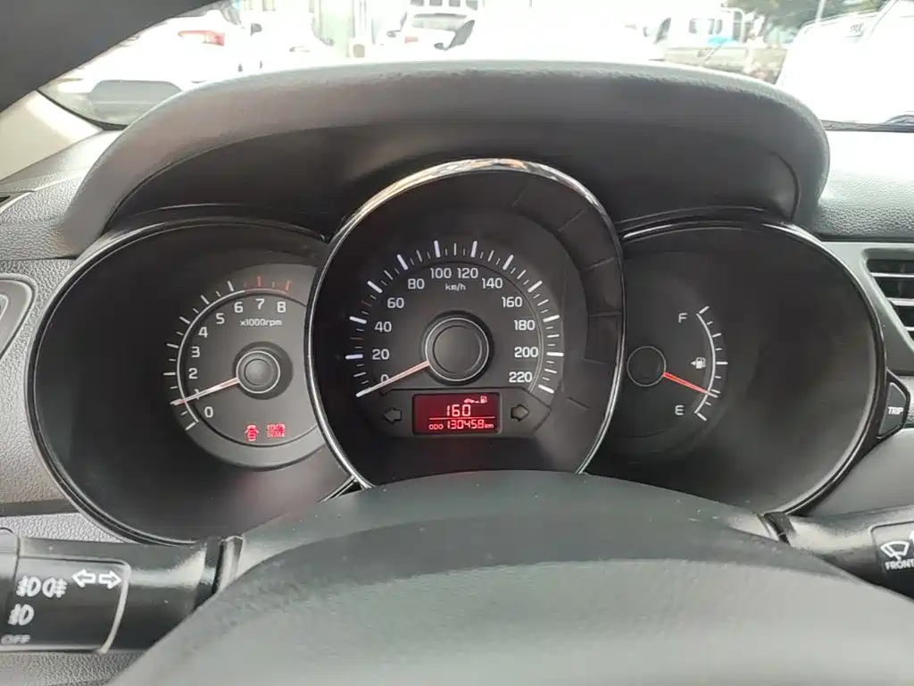 Kia K2 2014 — фото 12