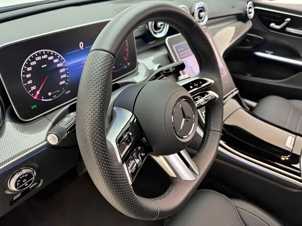 Mercedes-Benz C-Class 2024 — фото 18