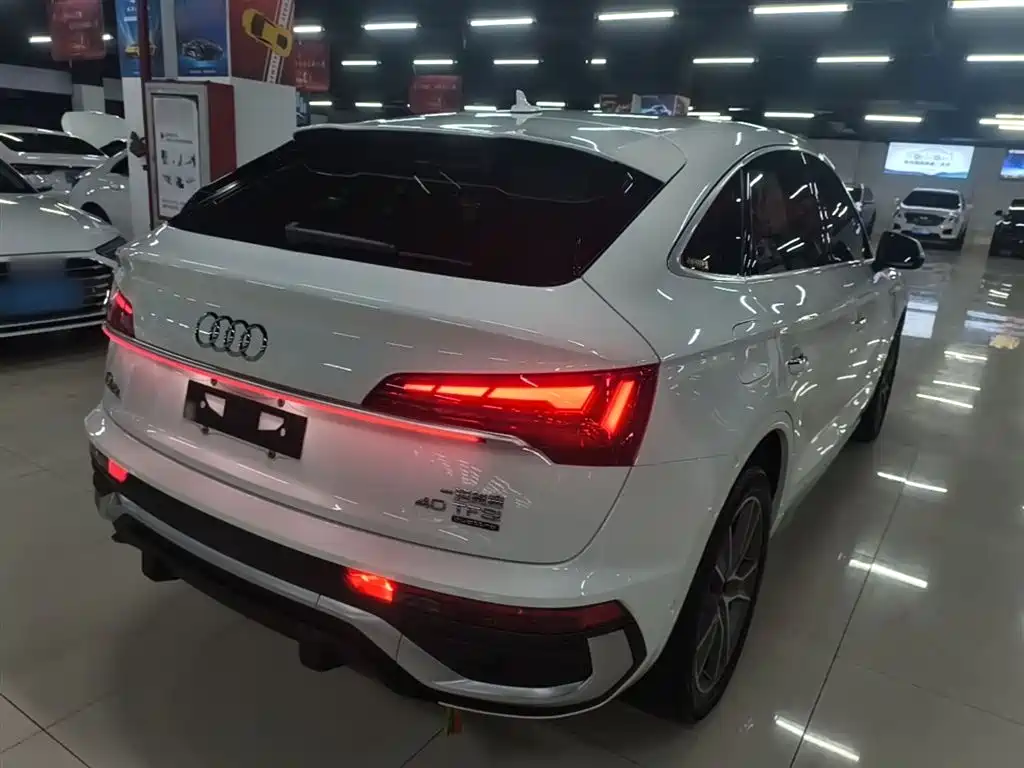 Audi Q5L Sportback 2023 — фото 7