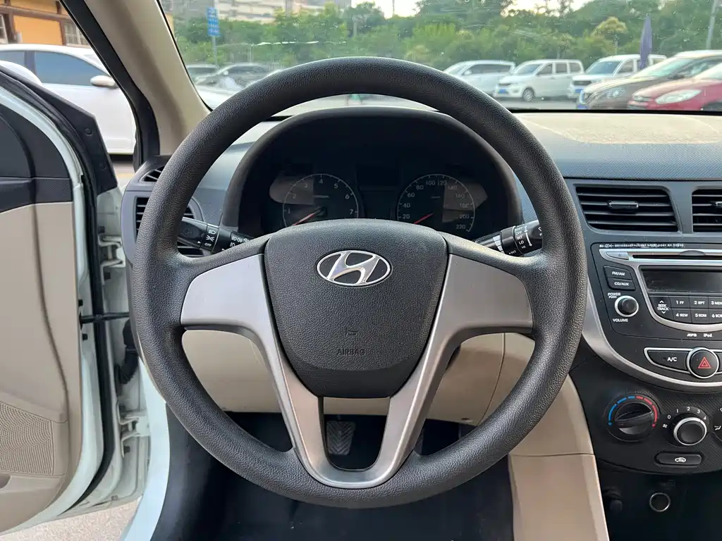 Hyundai Verna 2016 — фото 7