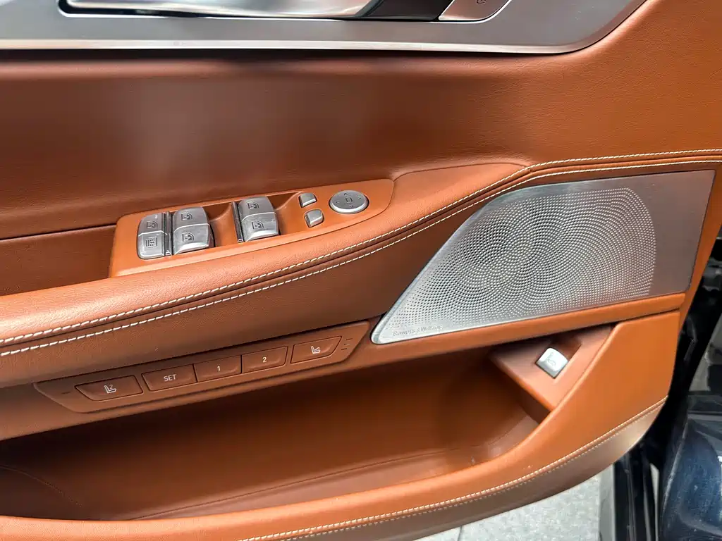 BMW 7 Series 2018 — фото 11