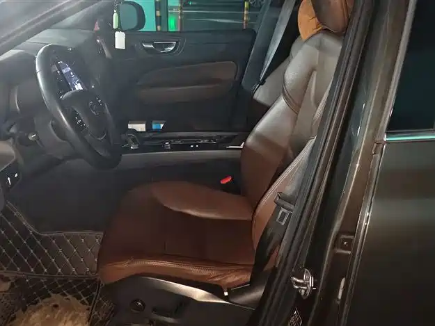 Volvo XC60 2021