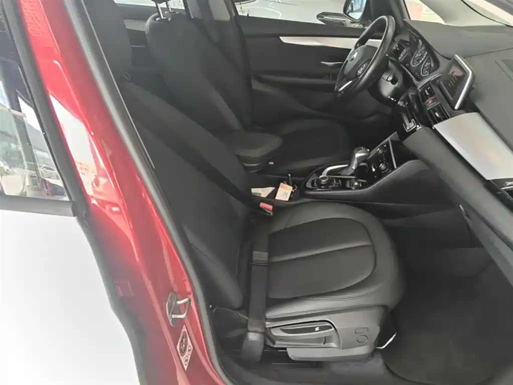 BMW 2 Series Active Tourer 2017 — фото 25