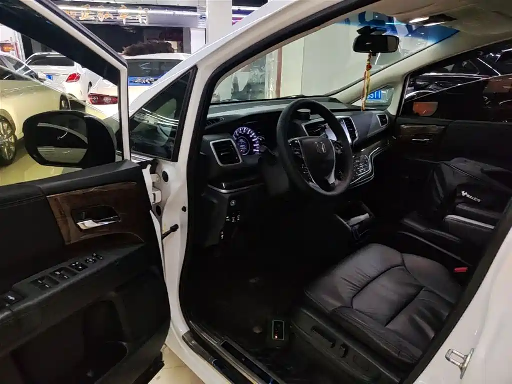Honda Odyssey 2018 — фото 16