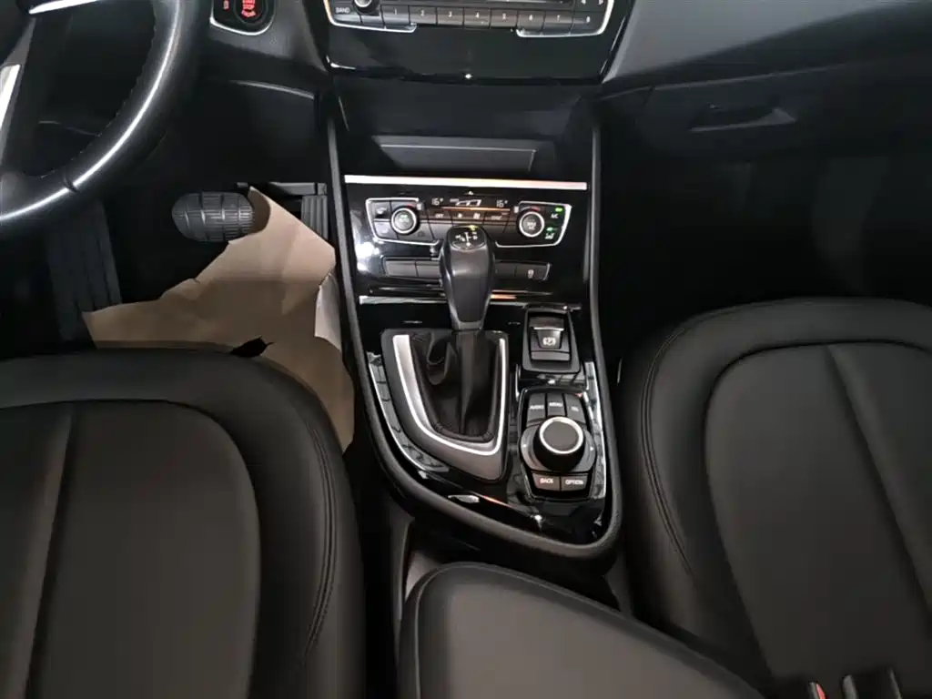 BMW 2 Series Active Tourer 2017 — фото 14