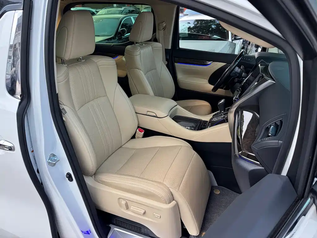 Toyota Vellfire 2022 — фото 12