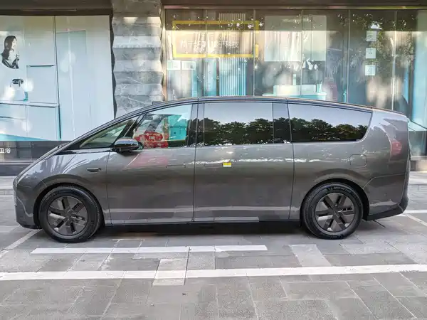 Li Auto MEGA 2024