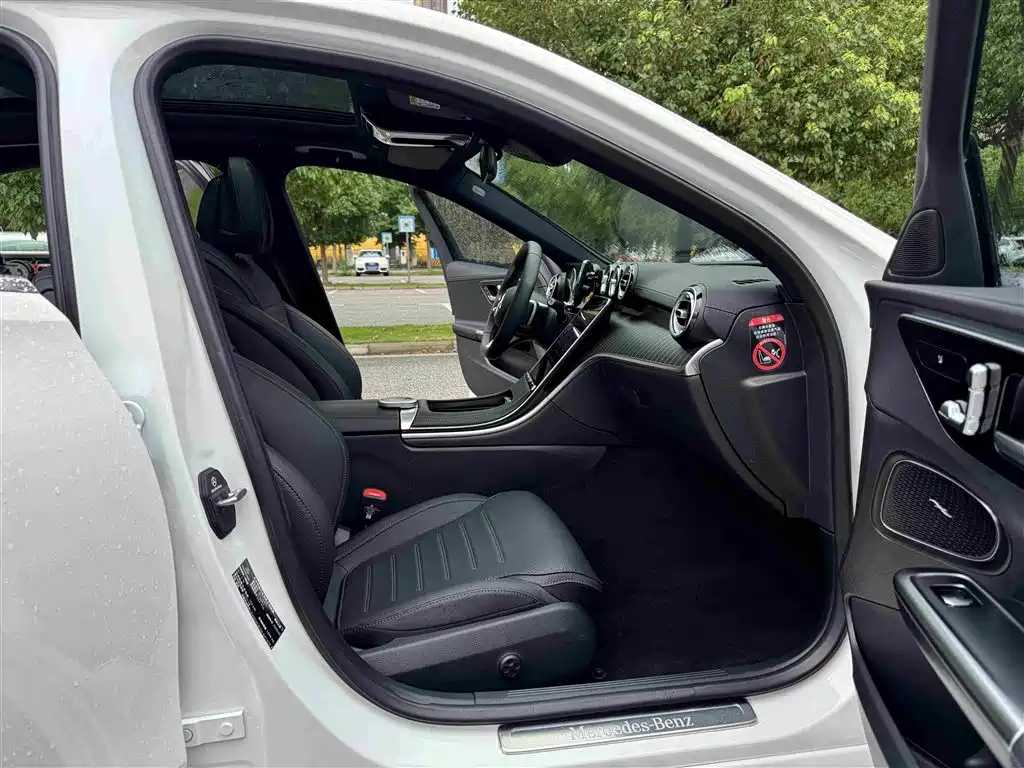 Mercedes-Benz C-Class 2025 — фото 16