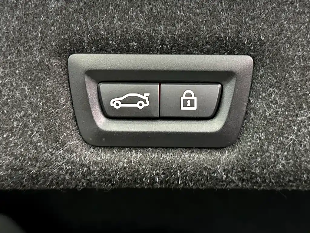 BMW 5 Series 2018 — фото 16