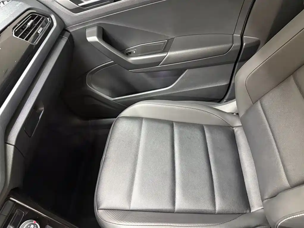 Volkswagen T-Roc 2022 — фото 13