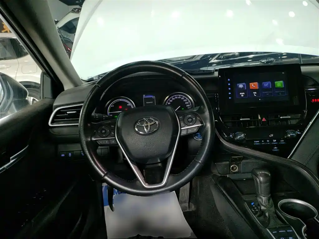 Toyota Camry 2024 — фото 11