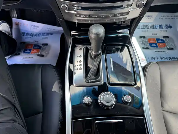 Infiniti Q70 2017