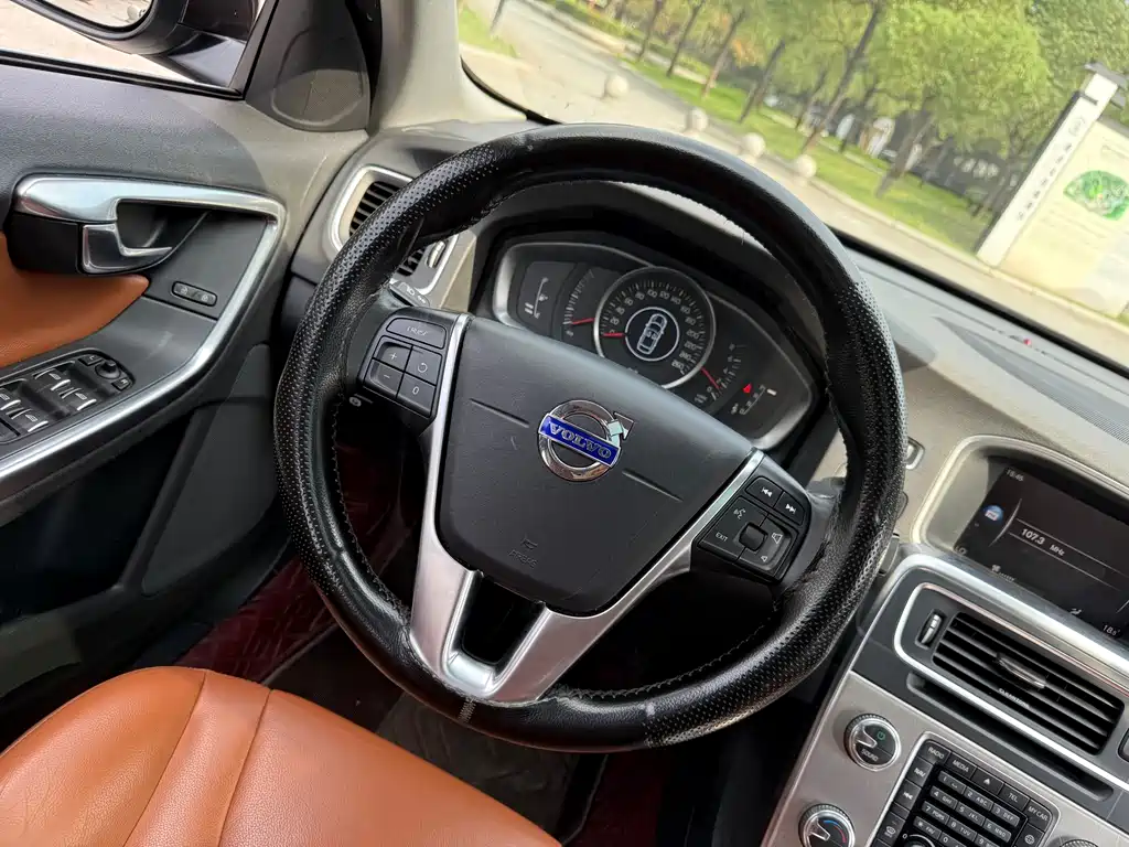 Volvo S60 2018 — фото 12