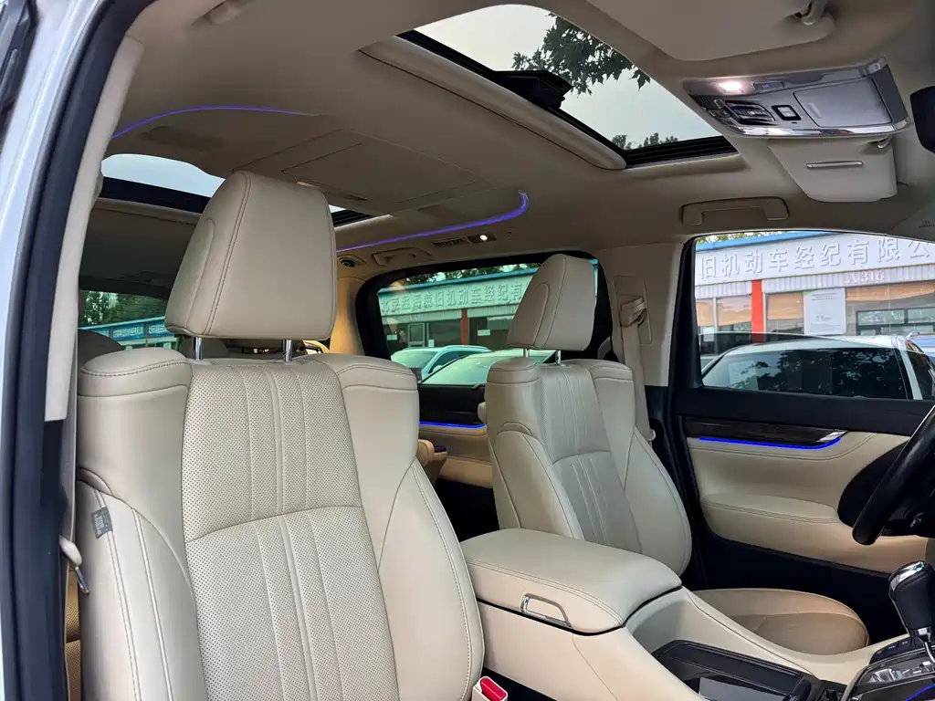 Toyota Vellfire 2022 — фото 11