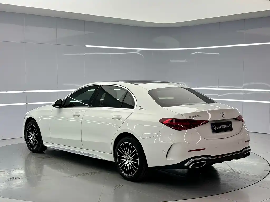 Mercedes-Benz C-Class 2023 — фото 9