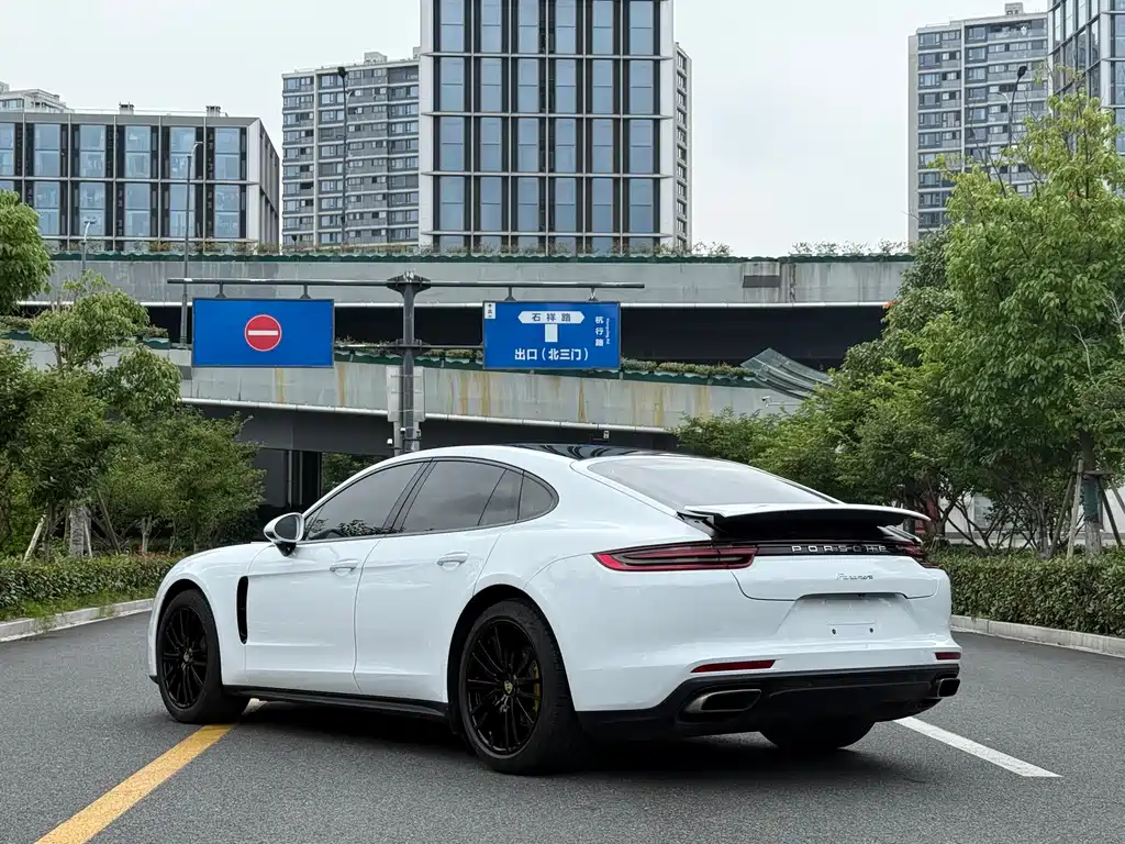 Porsche Panamera 2019 — фото 4