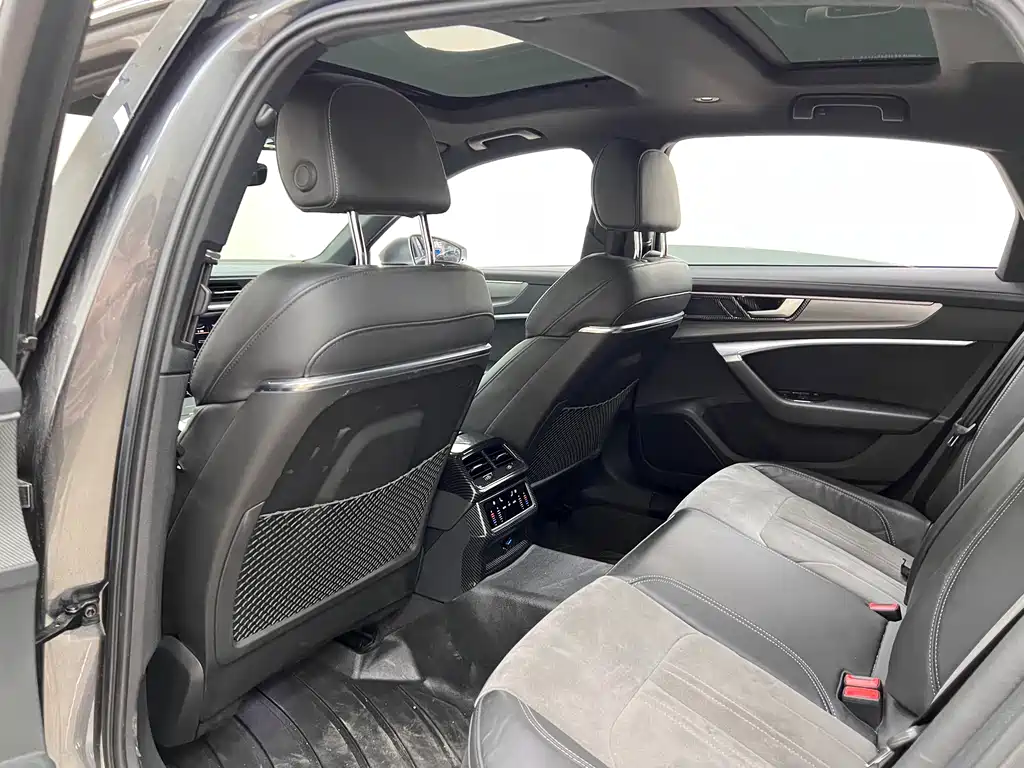 Audi A6L New Energy 2021 — фото 17