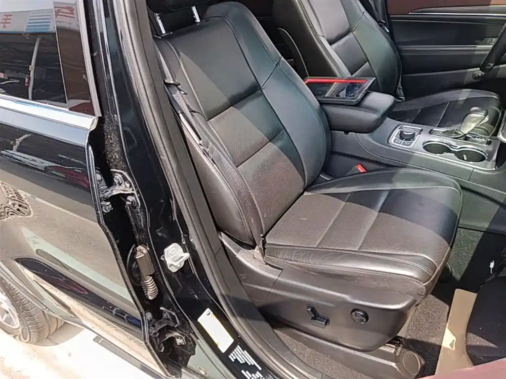 Jeep Grand Cherokee 2022 — фото 25