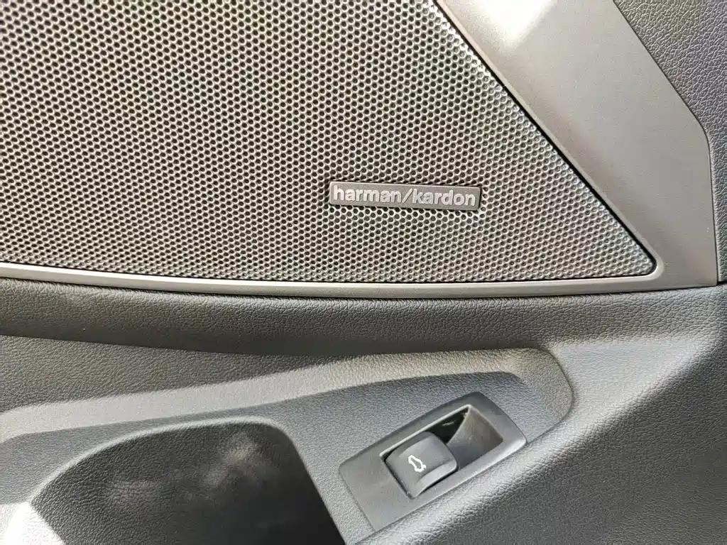 BMW 3 Series 2023 — фото 18