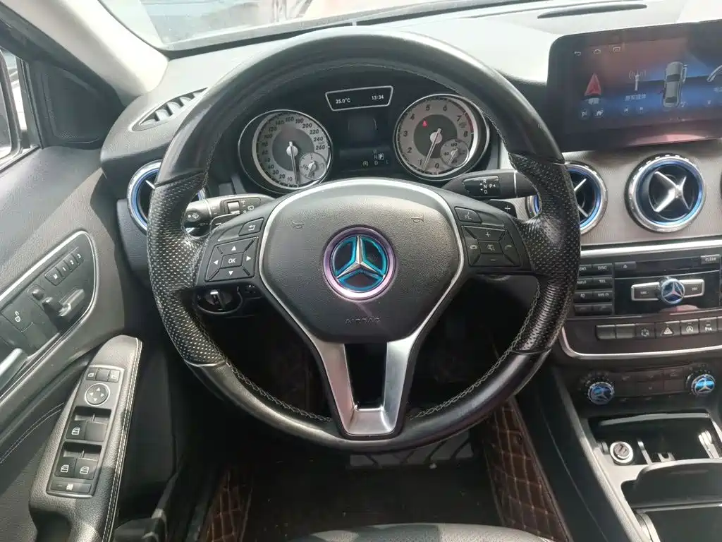 Mercedes-Benz GLA 2015 — фото 7