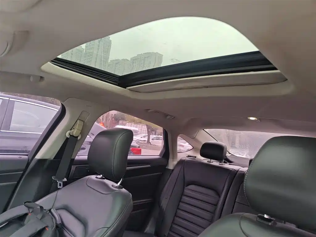 Ford Mondeo 2015 — фото 18