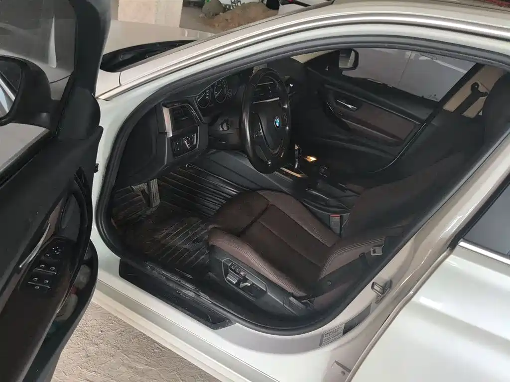 BMW 3 Series 2018 — фото 14