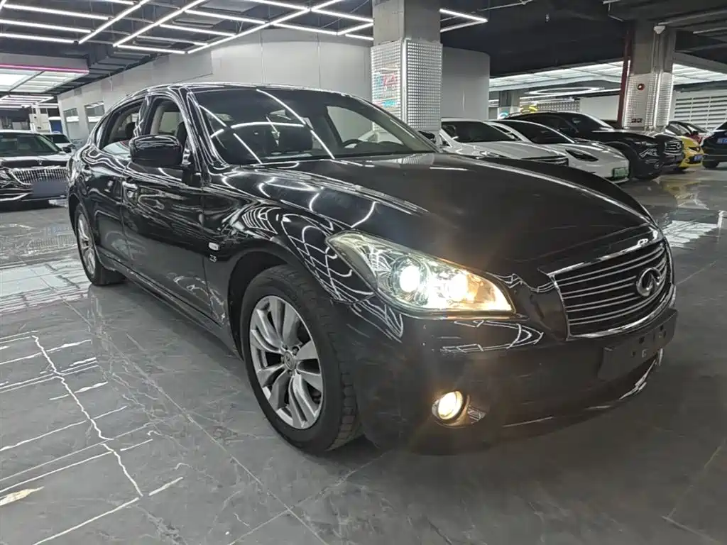 Infiniti Q70 2015 — фото 4