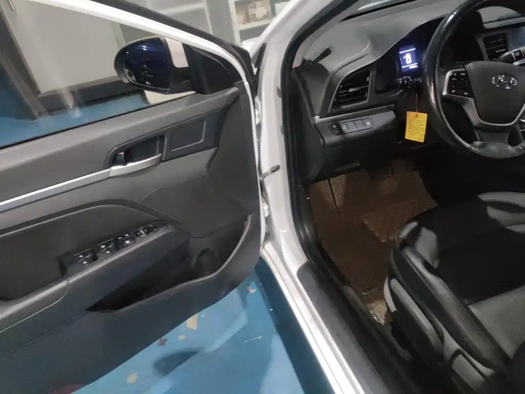 Hyundai Elantra 2019 — фото 16