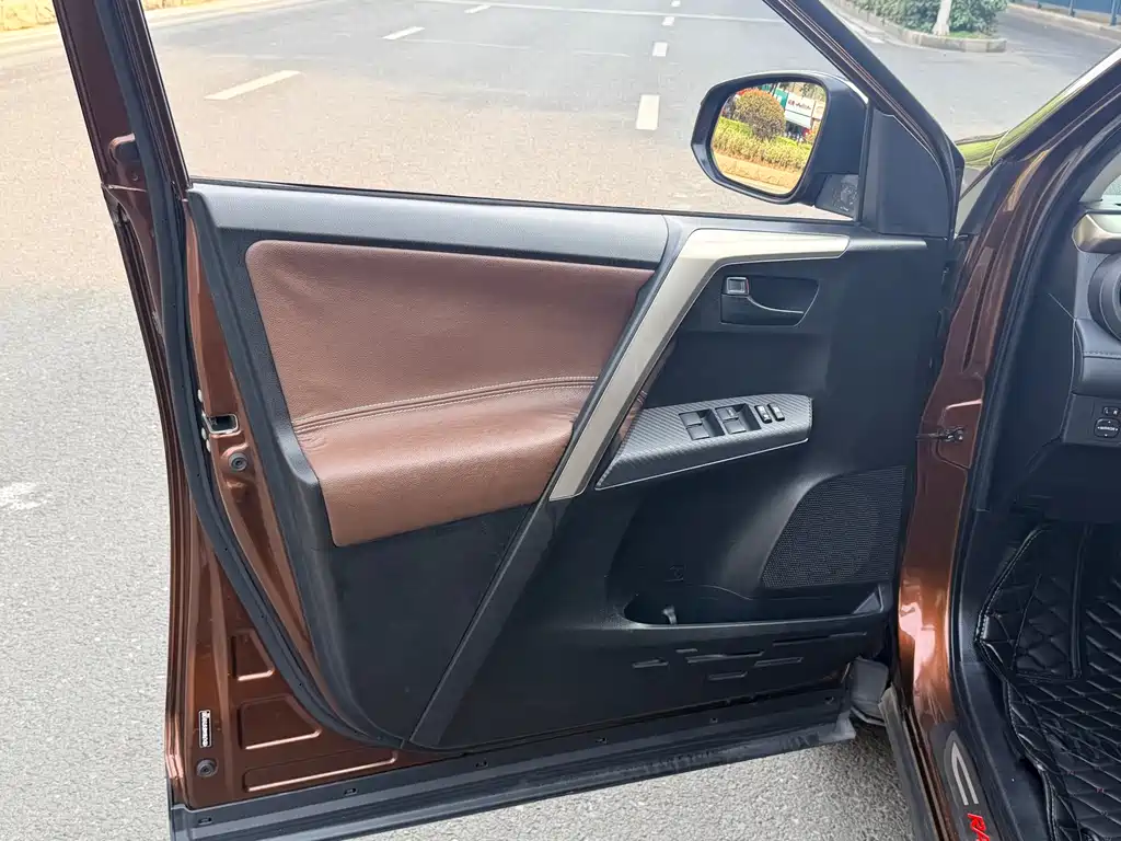 Toyota RAV4 2015