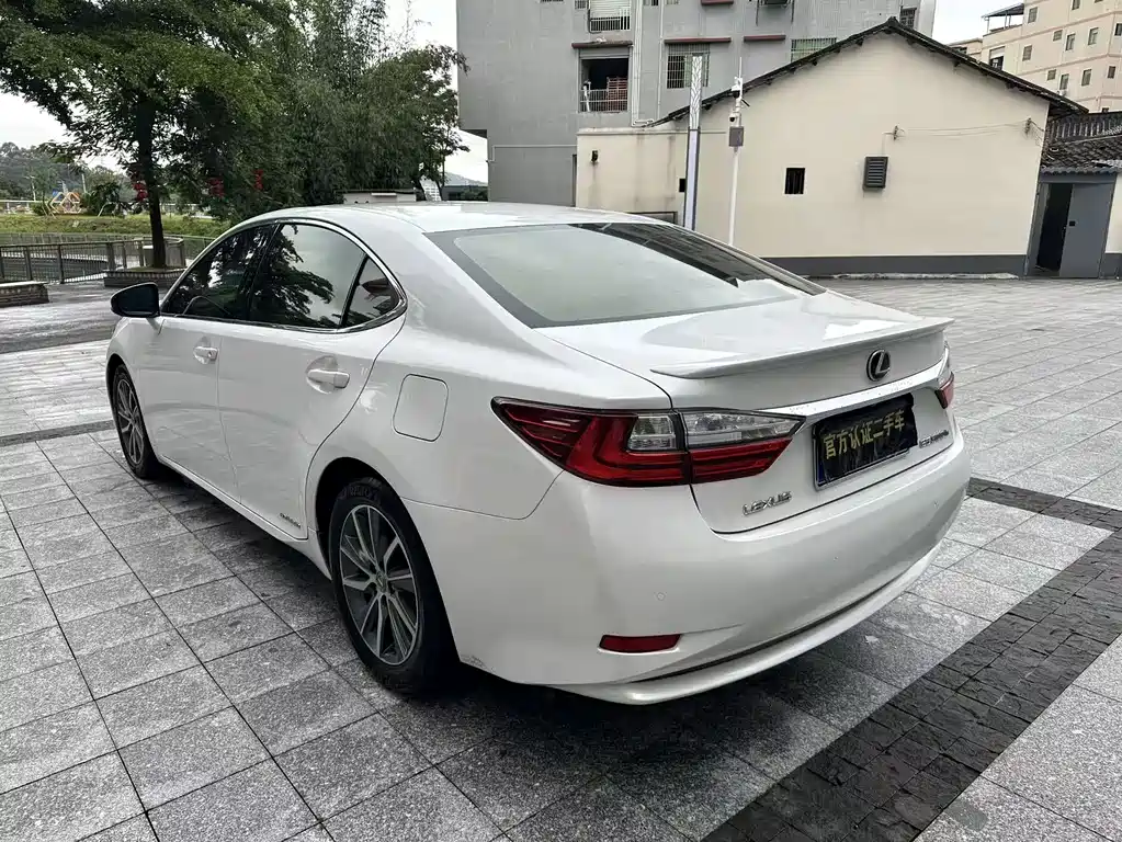 Lexus ES 2016 — фото 4