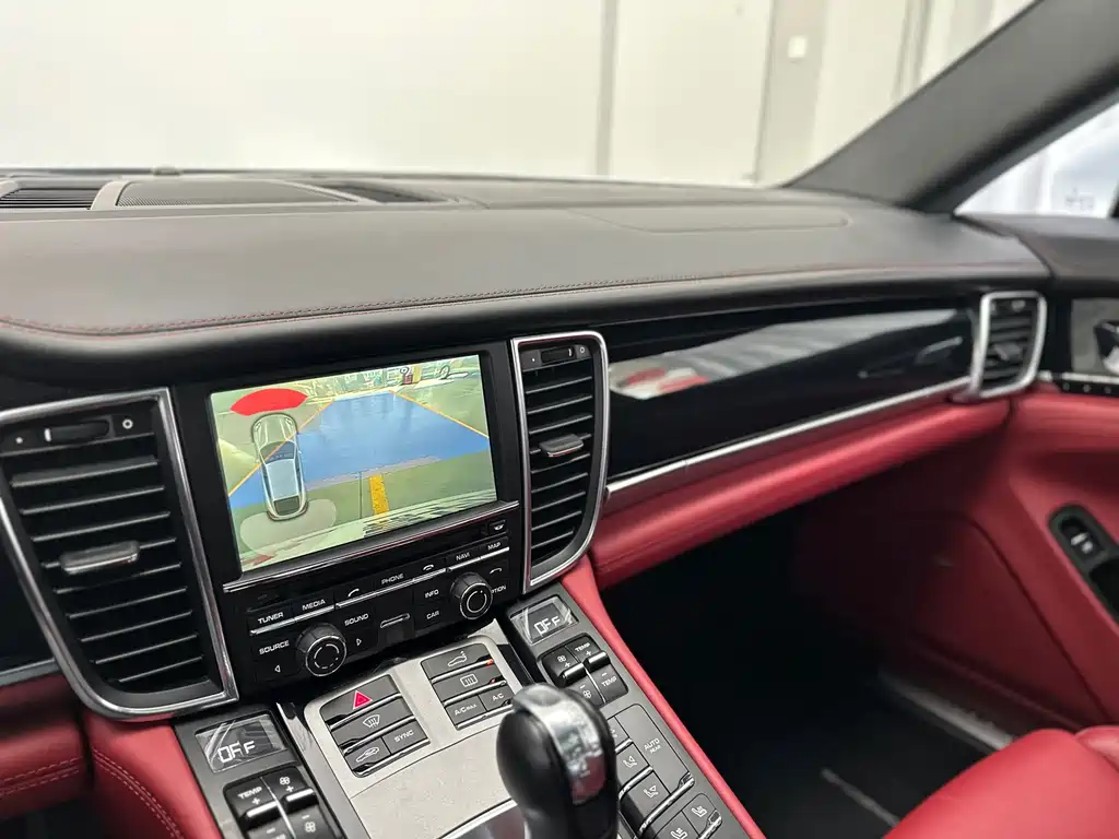 Porsche Panamera 2016 — фото 30