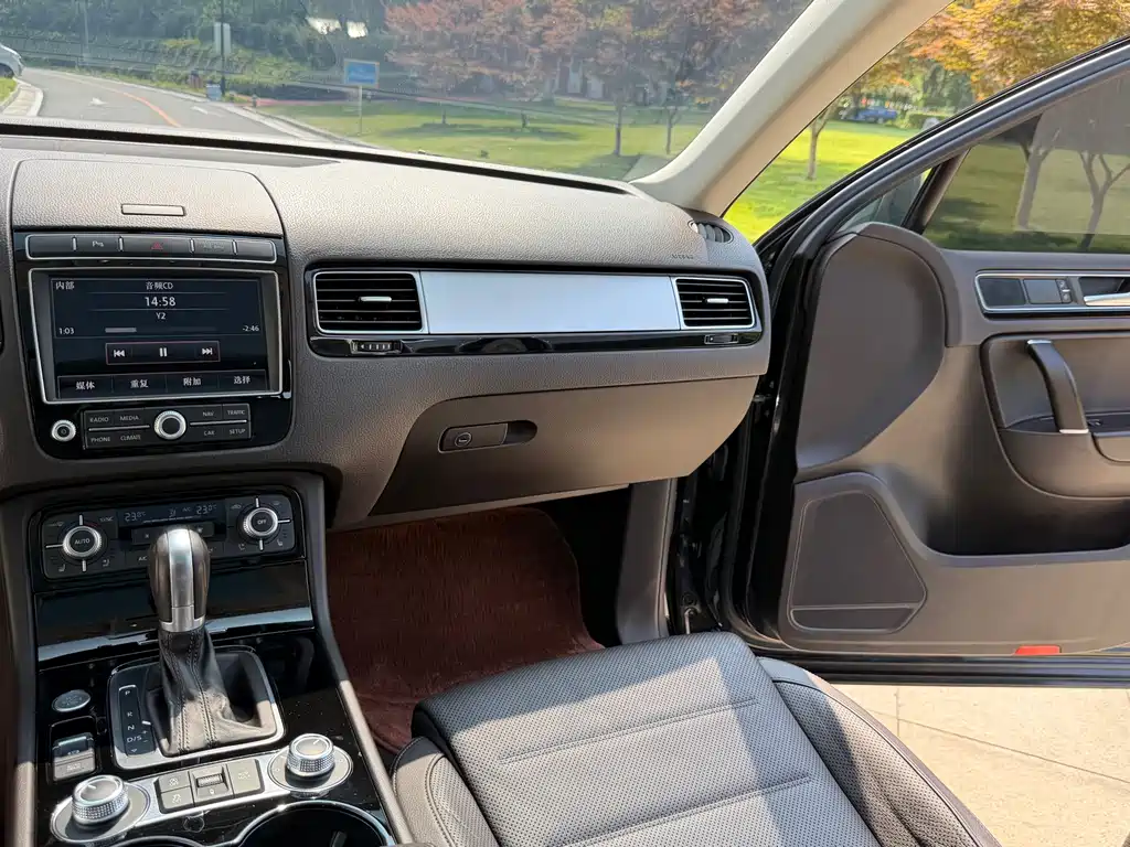 Volkswagen Touareg 2018 — фото 10