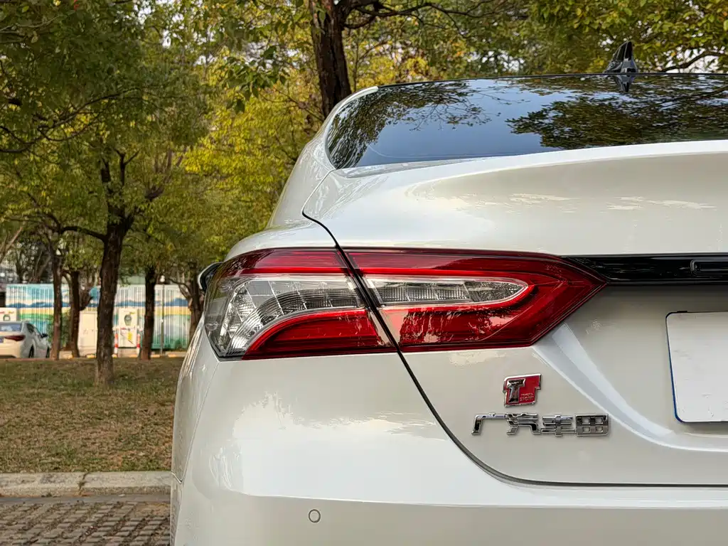 Toyota Camry 2019 — фото 23