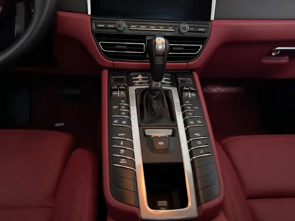 Porsche Macan 2021 — фото 13