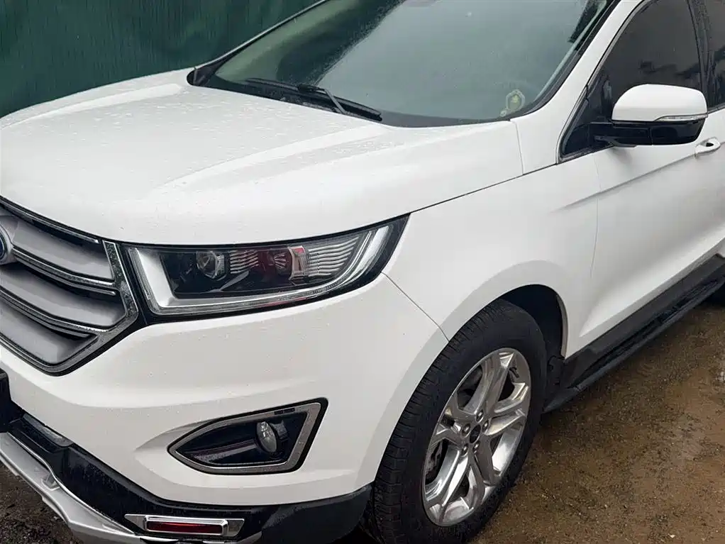 Ford Edge 2017 — фото 20